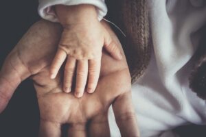 父親の浮気を子供に伝える際のポイントは？